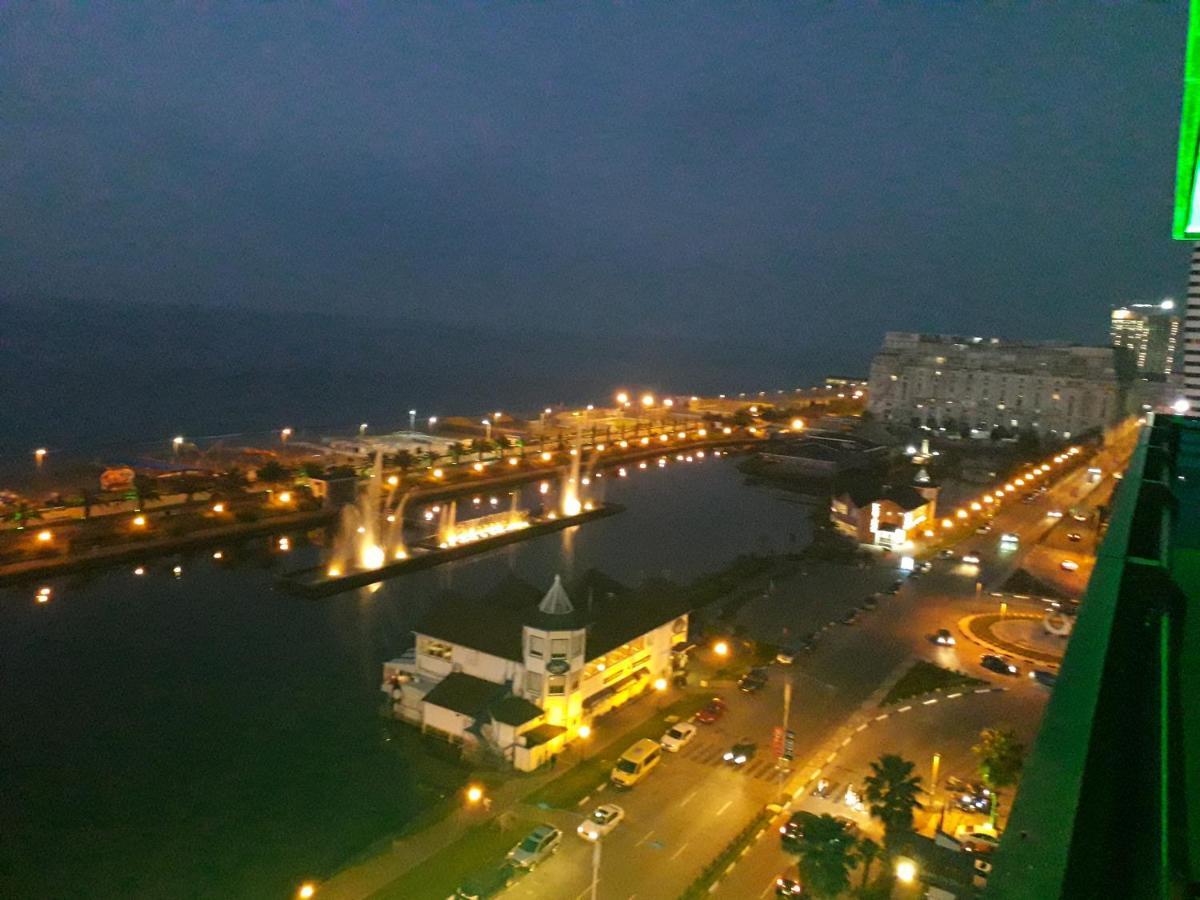 Twins Tower Orbi City Batumi Esterno foto